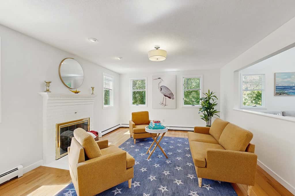 Bright Falmouth Home With Open Layout, AC & Deck