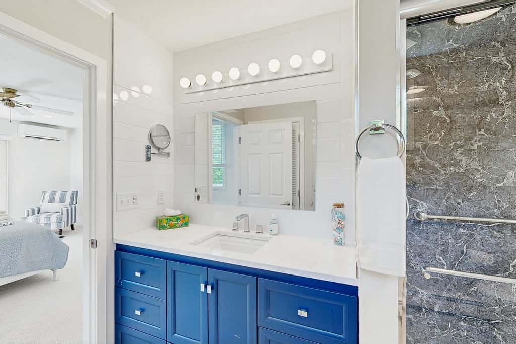 Bright Falmouth Home With Open Layout, AC & Deck
