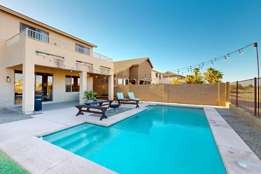 Hot Tub & Game Room: Poolside Paradise in Phoenix!