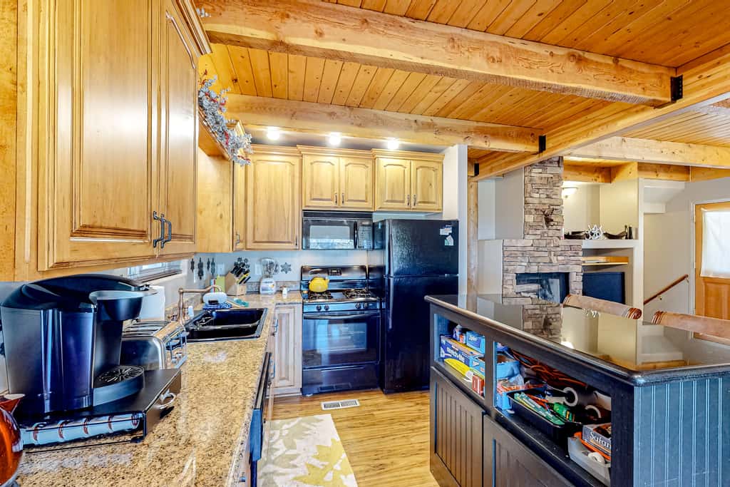 Views, Deck & Games Galore: Brian Head Home