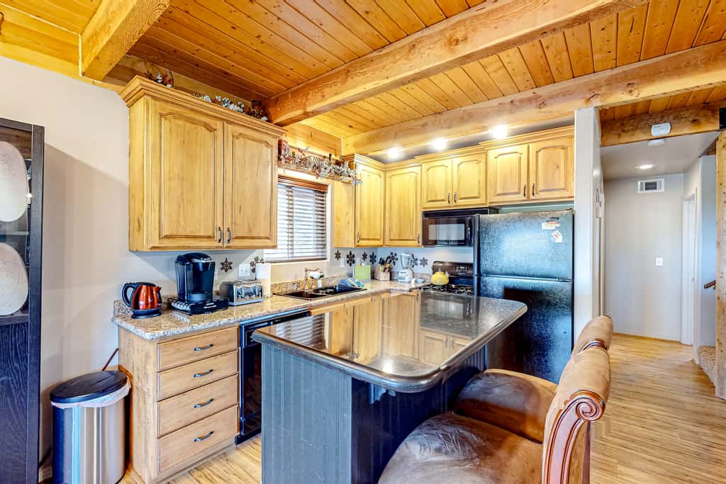 Views, Deck & Games Galore: Brian Head Home