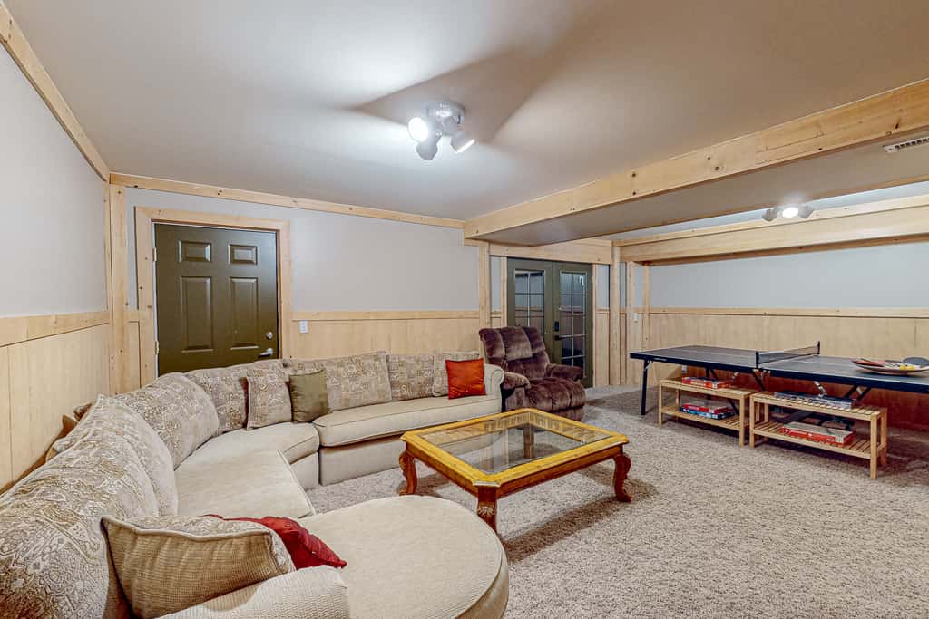 Views, Deck & Games Galore: Brian Head Home