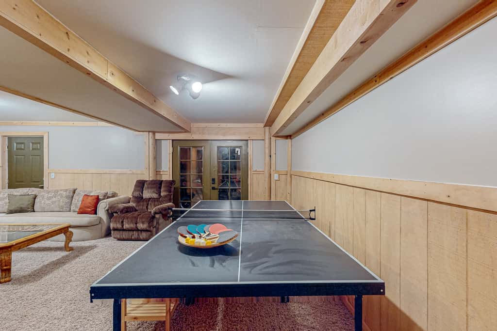 Views, Deck & Games Galore: Brian Head Home