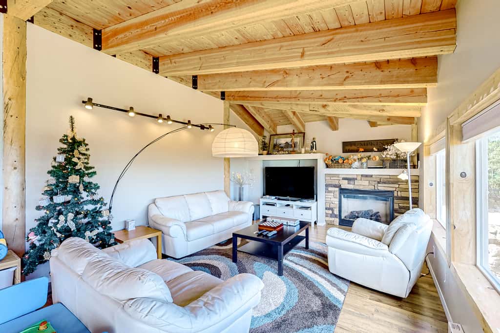 Views, Deck & Games Galore: Brian Head Home