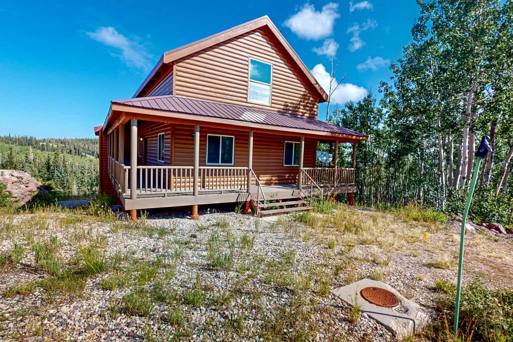 Views, Deck & Games Galore: Brian Head Home