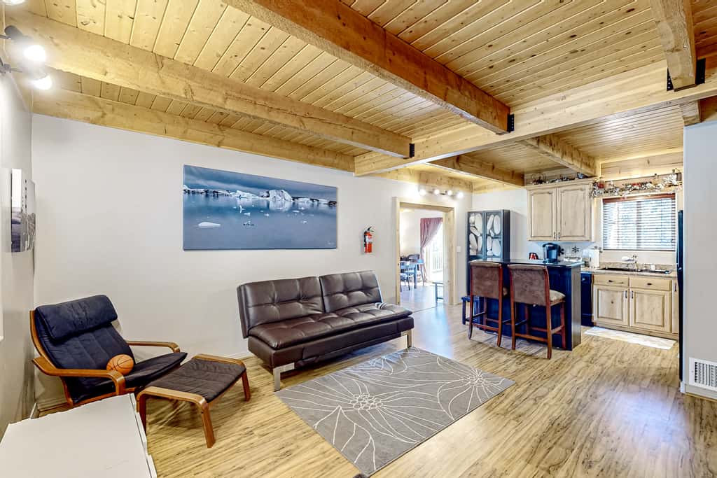 Views, Deck & Games Galore: Brian Head Home