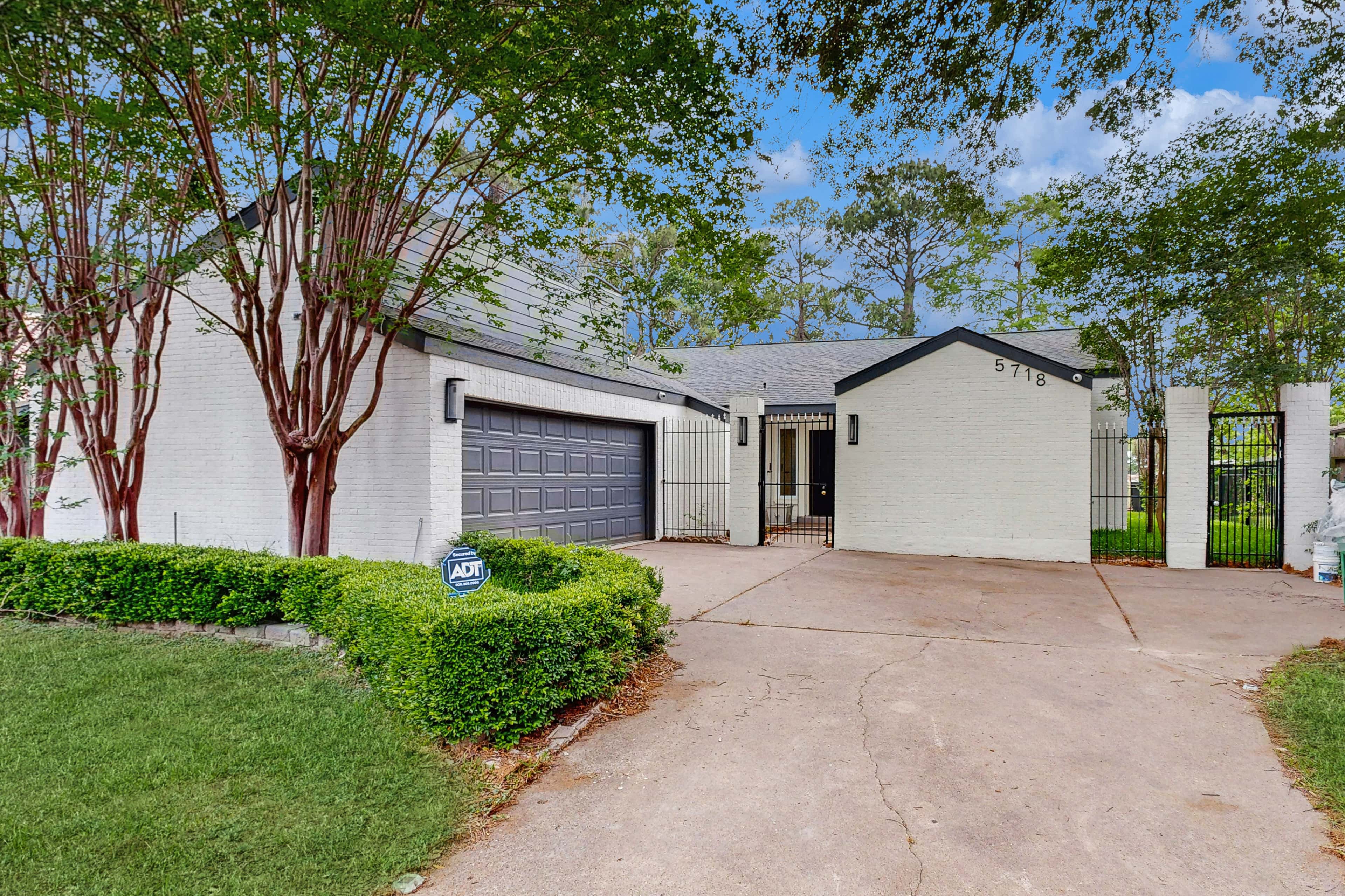 Dog-Friendly Houston Home w/ Deck & Yard