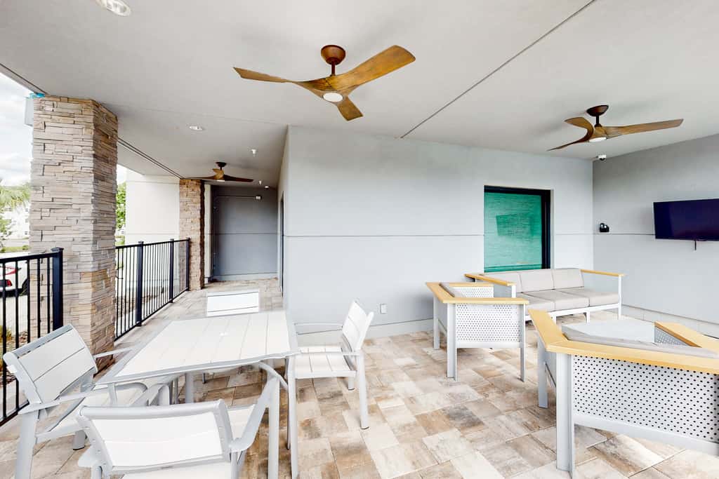 2 Mi to UF Campus! Dog-Friendly Condo w/ Pool