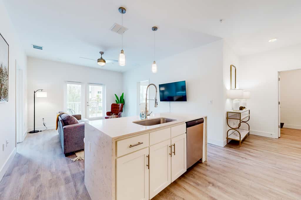 2 Mi to UF Campus! Dog-Friendly Condo w/ Pool