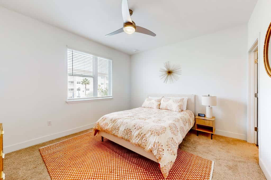 2 Mi to UF Campus! Dog-Friendly Condo w/ Pool