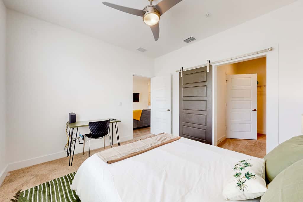 2 Mi to UF Campus! Dog-Friendly Condo w/ Pool