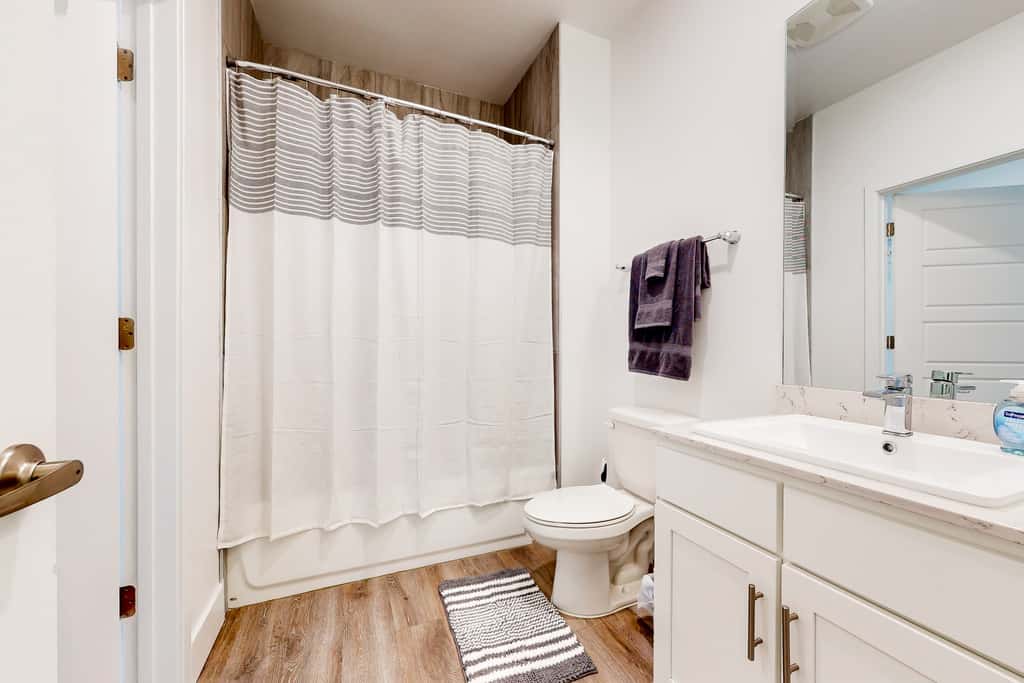 2 Mi to UF Campus! Dog-Friendly Condo w/ Pool