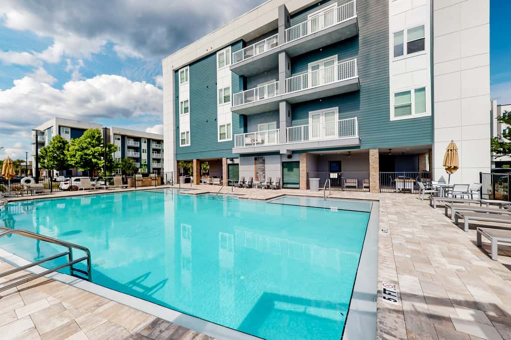 2 Mi to UF Campus! Dog-Friendly Condo w/ Pool