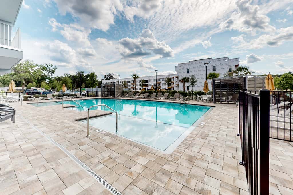 2 Mi to UF Campus! Dog-Friendly Condo w/ Pool