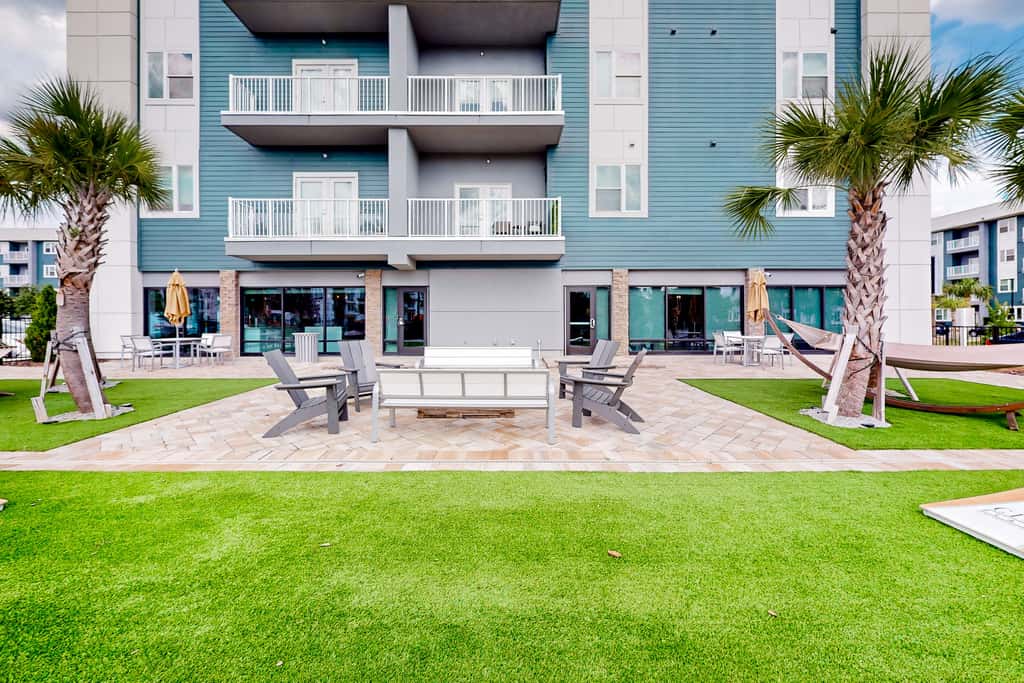 2 Mi to UF Campus! Dog-Friendly Condo w/ Pool
