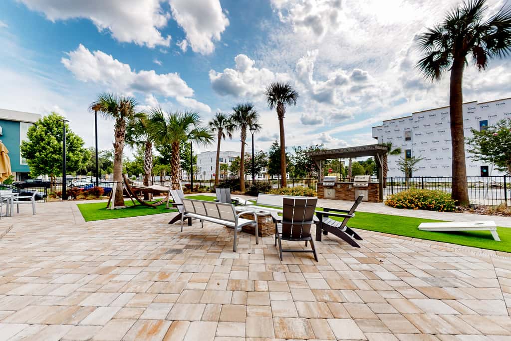 2 Mi to UF Campus! Dog-Friendly Condo w/ Pool