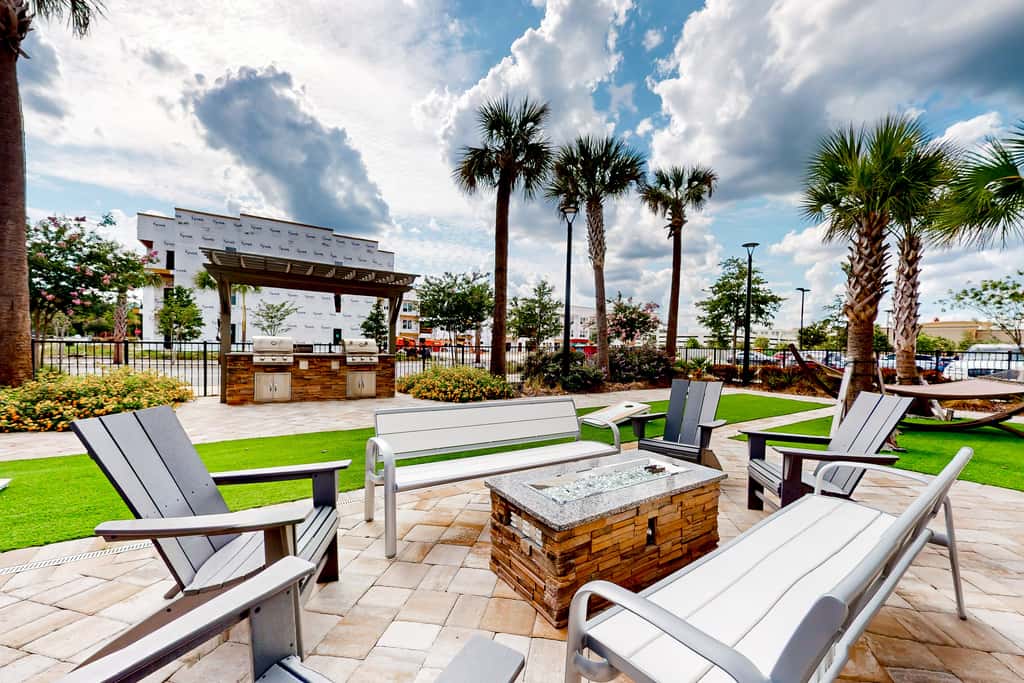 2 Mi to UF Campus! Dog-Friendly Condo w/ Pool