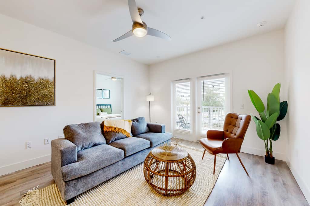 2 Mi to UF Campus! Dog-Friendly Condo w/ Pool