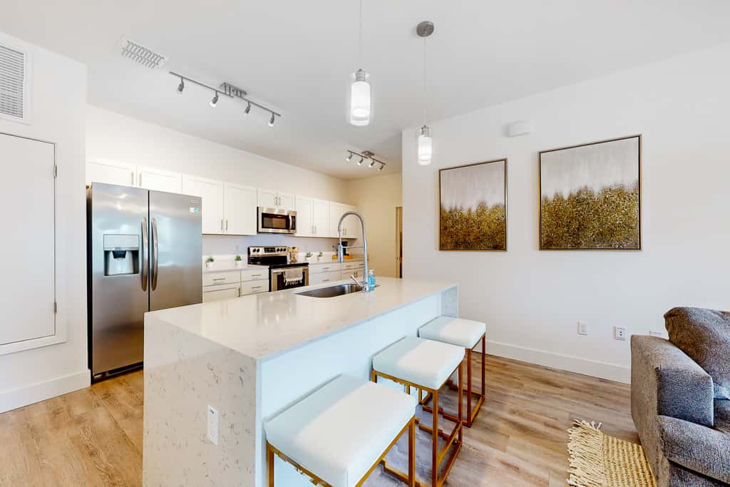 2 Mi to UF Campus! Dog-Friendly Condo w/ Pool