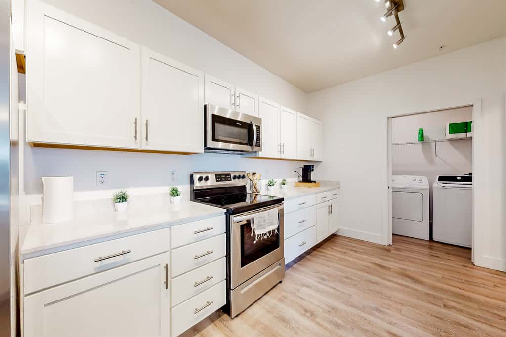 2 Mi to UF Campus! Dog-Friendly Condo w/ Pool