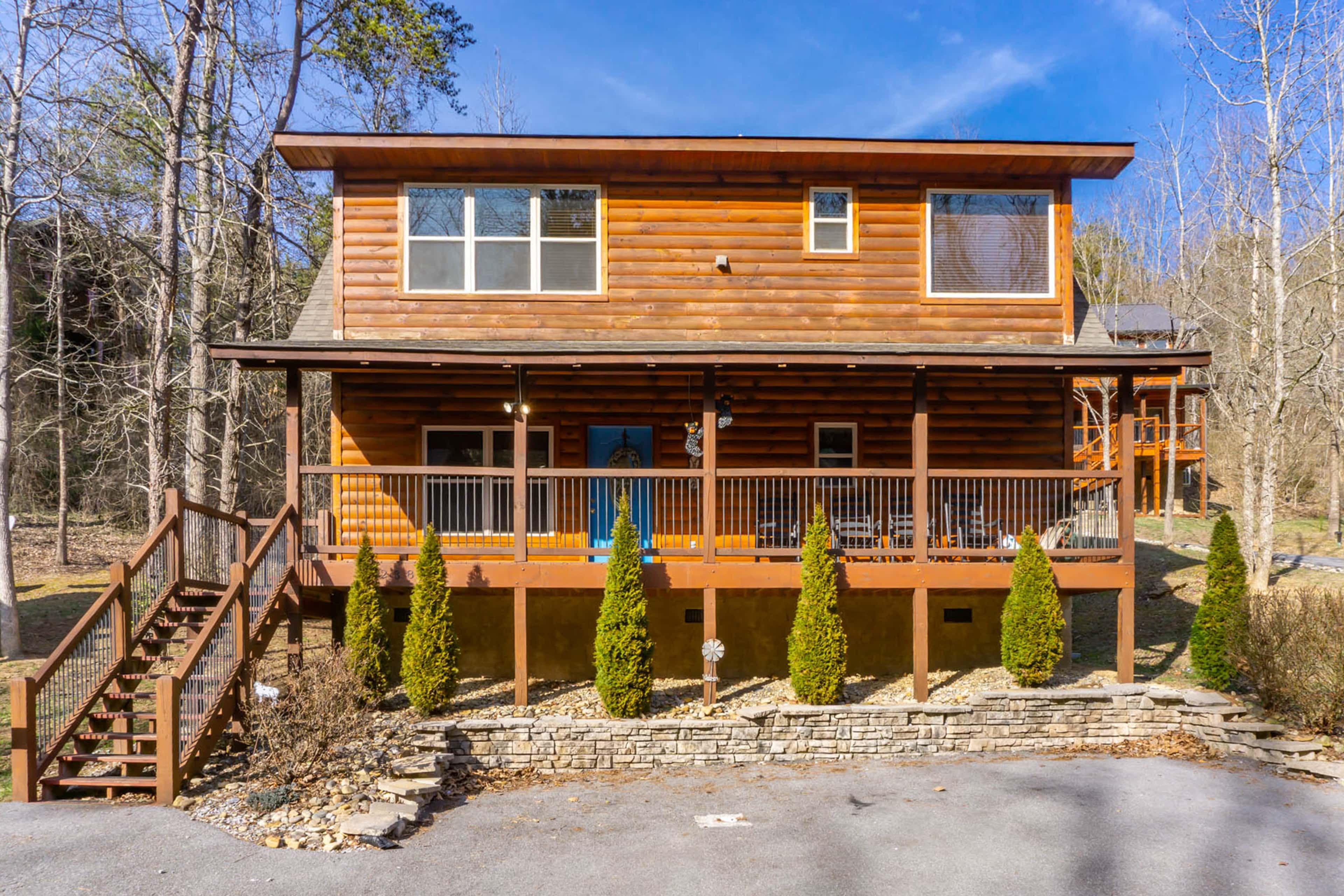 1 Mi to Parkway! Hot Tub Hideaway in Pigeon Forge