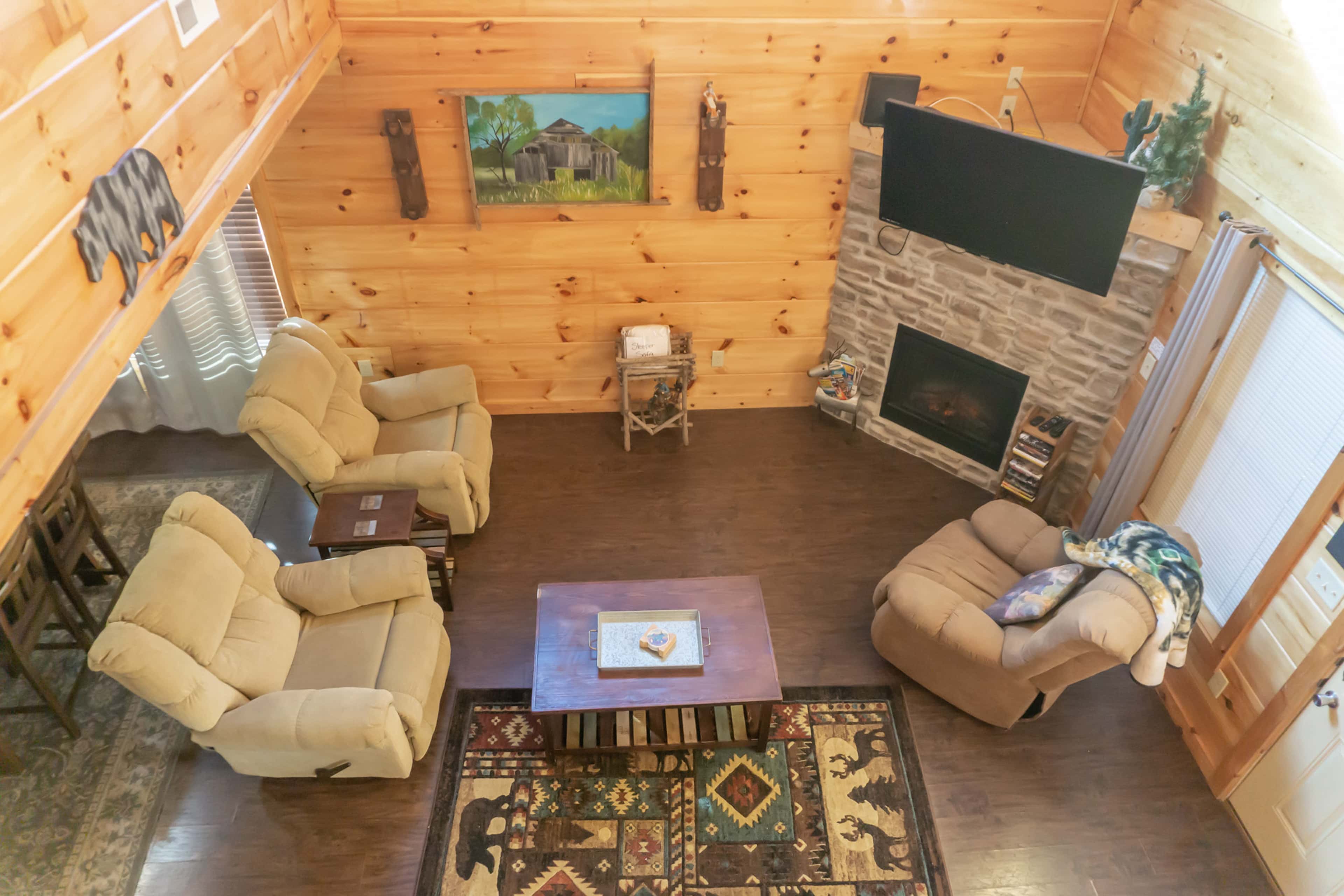 1 Mi to Parkway! Hot Tub Hideaway in Pigeon Forge
