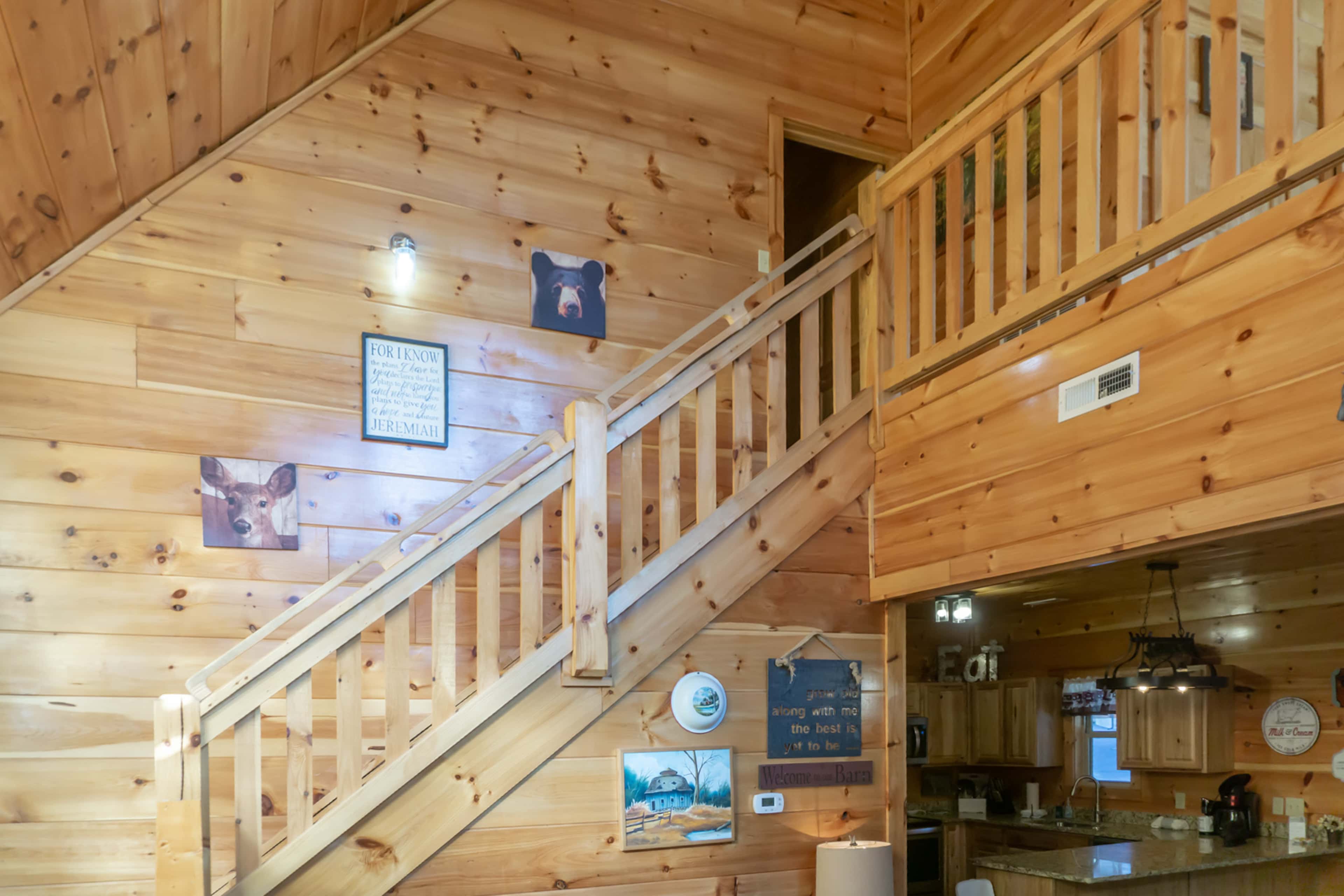 1 Mi to Parkway! Hot Tub Hideaway in Pigeon Forge