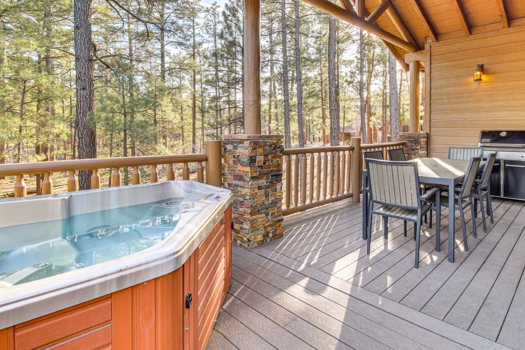 Hot Tub, Deck & Grill! Mtn Retreat in Show Low