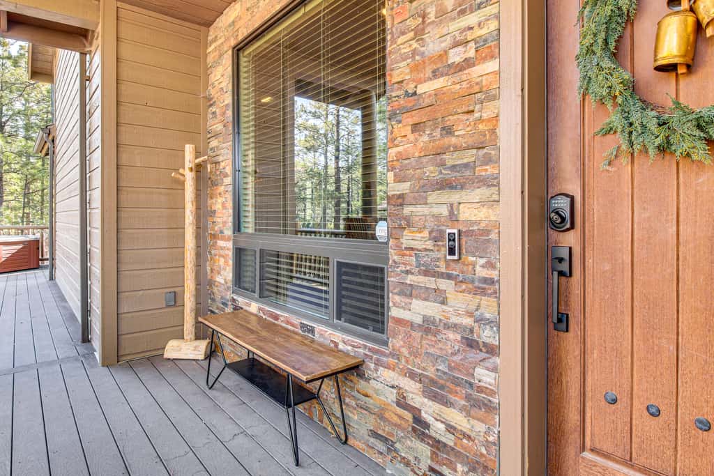 Hot Tub, Deck & Grill! Mtn Retreat in Show Low