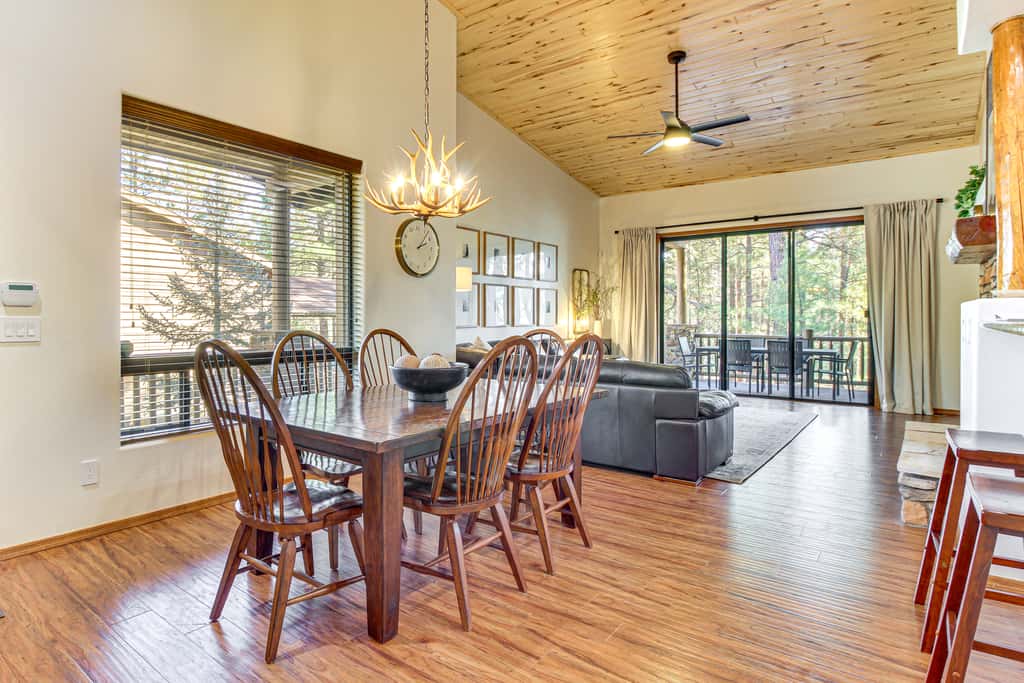 Hot Tub, Deck & Grill! Mtn Retreat in Show Low