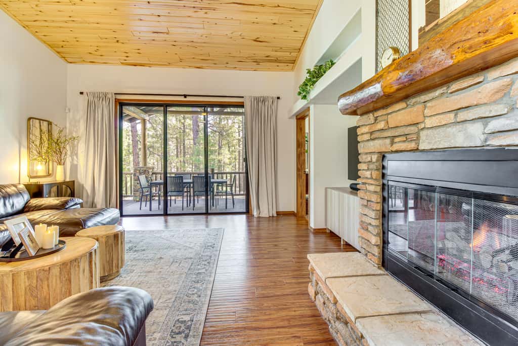Hot Tub, Deck & Grill! Mtn Retreat in Show Low