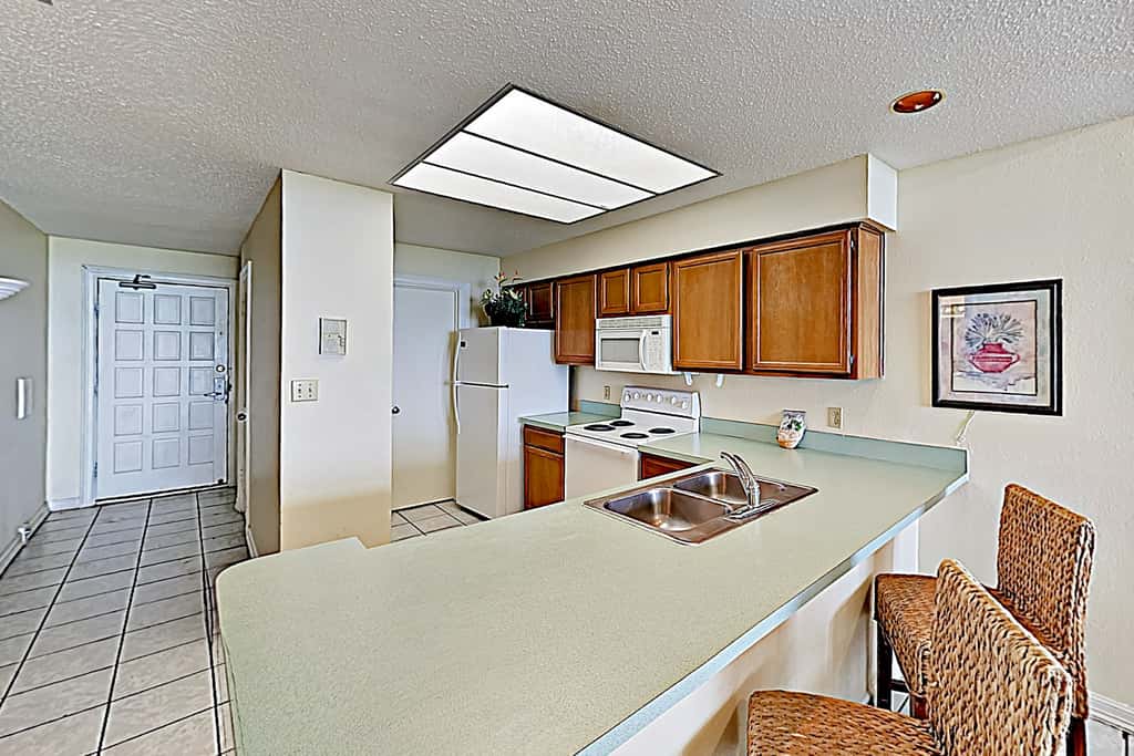 Resort 2BR w/ Patio, Perks: Suntide III - Unit 104