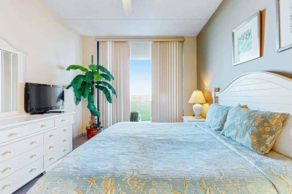 Resort 2BR w/ Patio, Perks: Suntide III - Unit 104