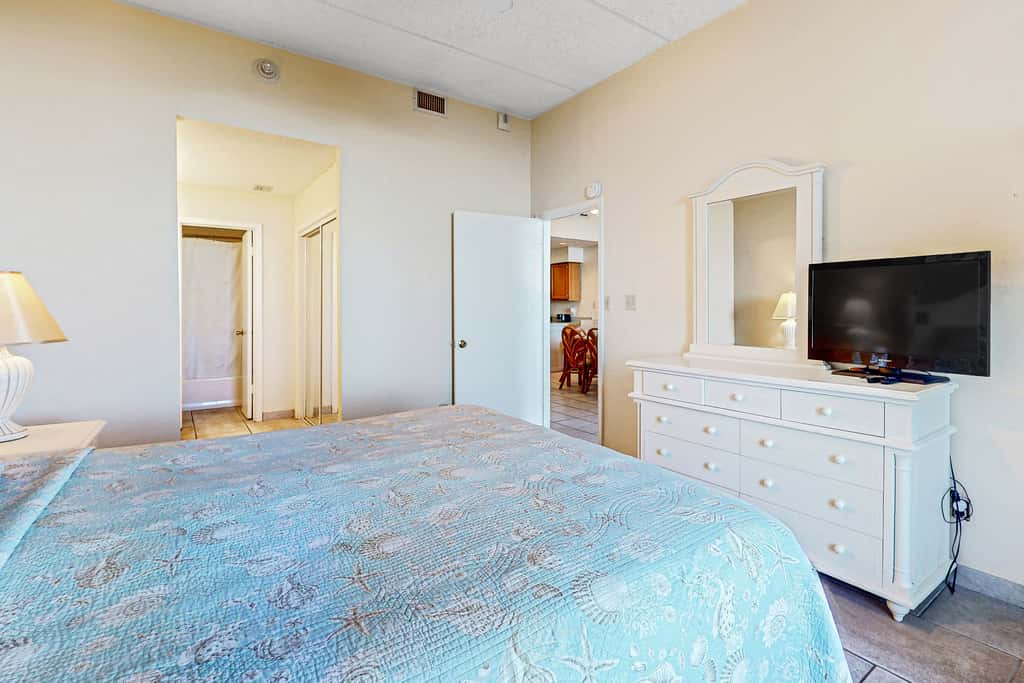 Resort 2BR w/ Patio, Perks: Suntide III - Unit 104