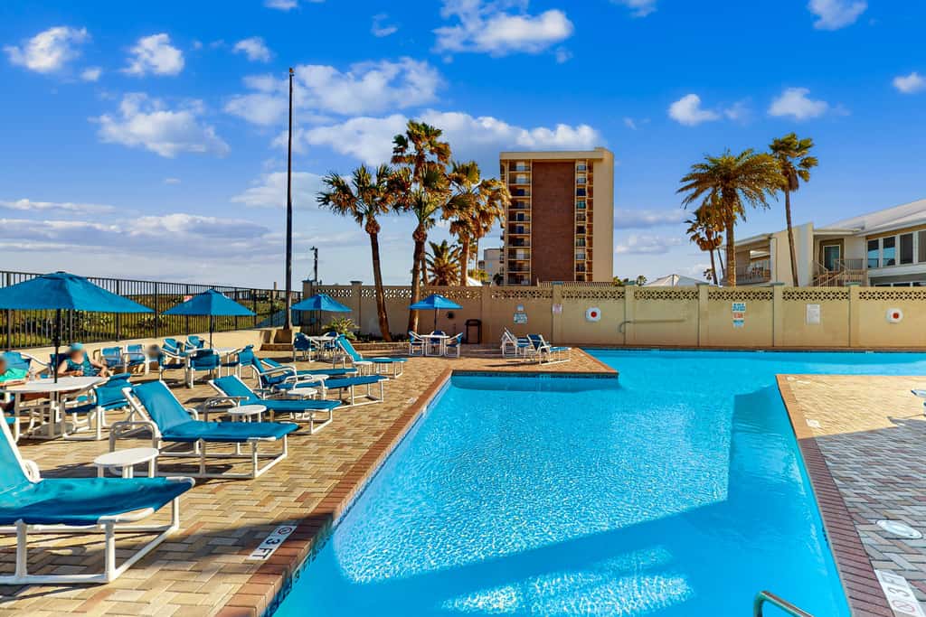 Resort 2BR w/ Patio, Perks: Suntide III - Unit 104