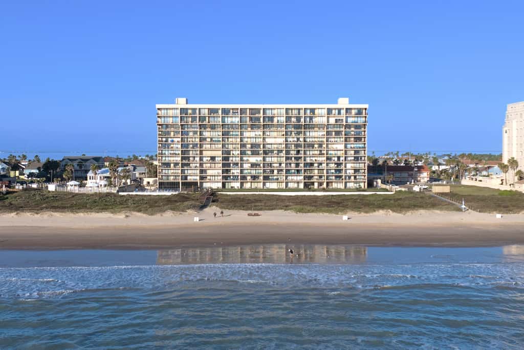 Resort 2BR w/ Patio, Perks: Suntide III - Unit 104