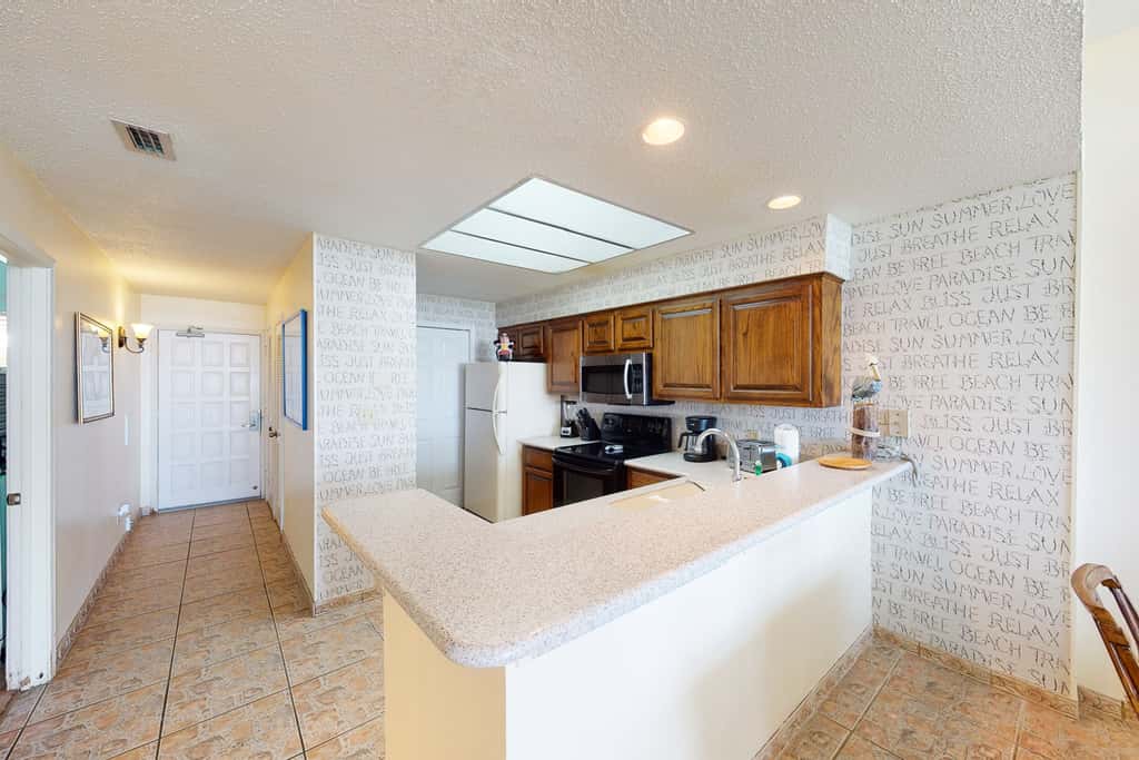 2BR w/ Patio, Luxury Perks: Suntide III - Unit 102