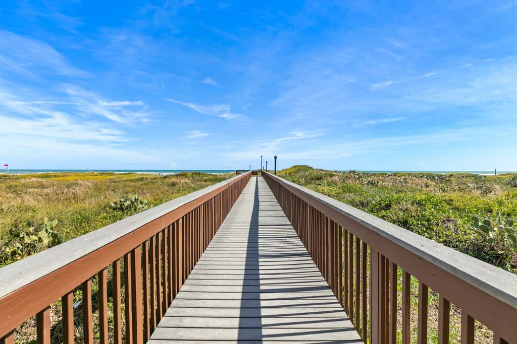 2BR w/ Patio, Luxury Perks: Suntide III - Unit 102