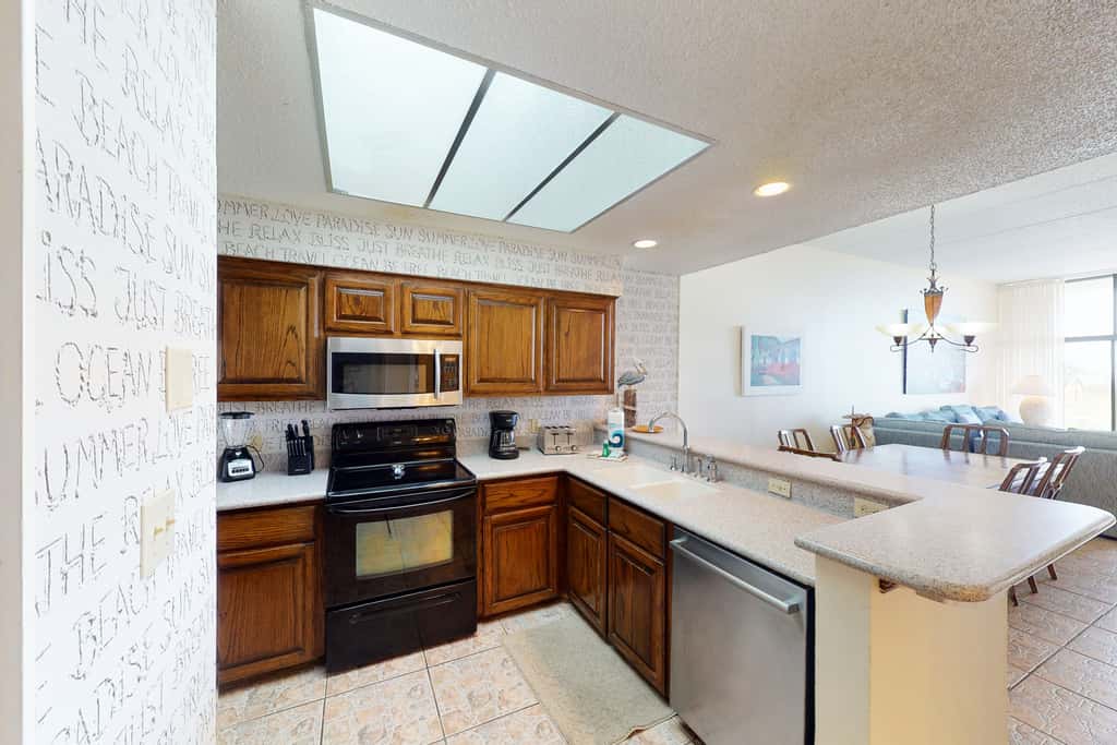 2BR w/ Patio, Luxury Perks: Suntide III - Unit 102