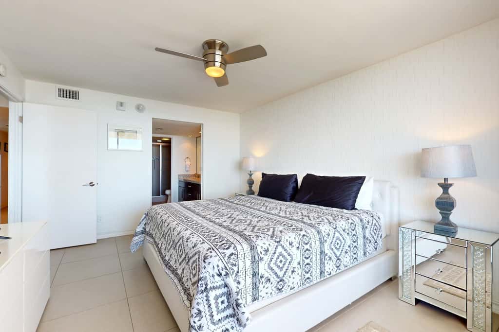 All-Suite Coastal Retreat: Suntide III - Unit 405