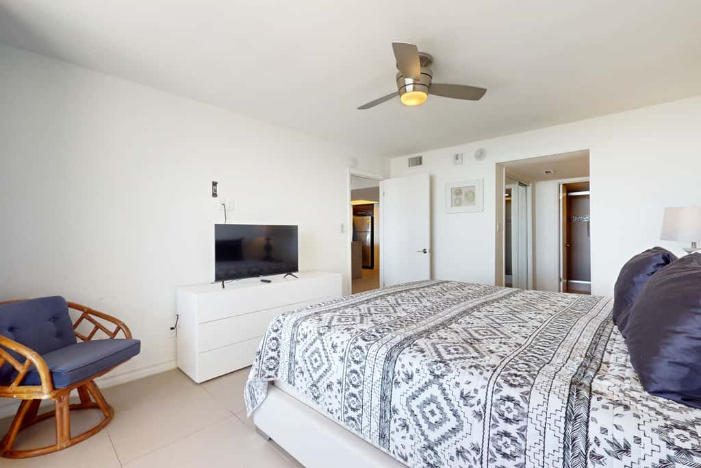 All-Suite Coastal Retreat: Suntide III - Unit 405