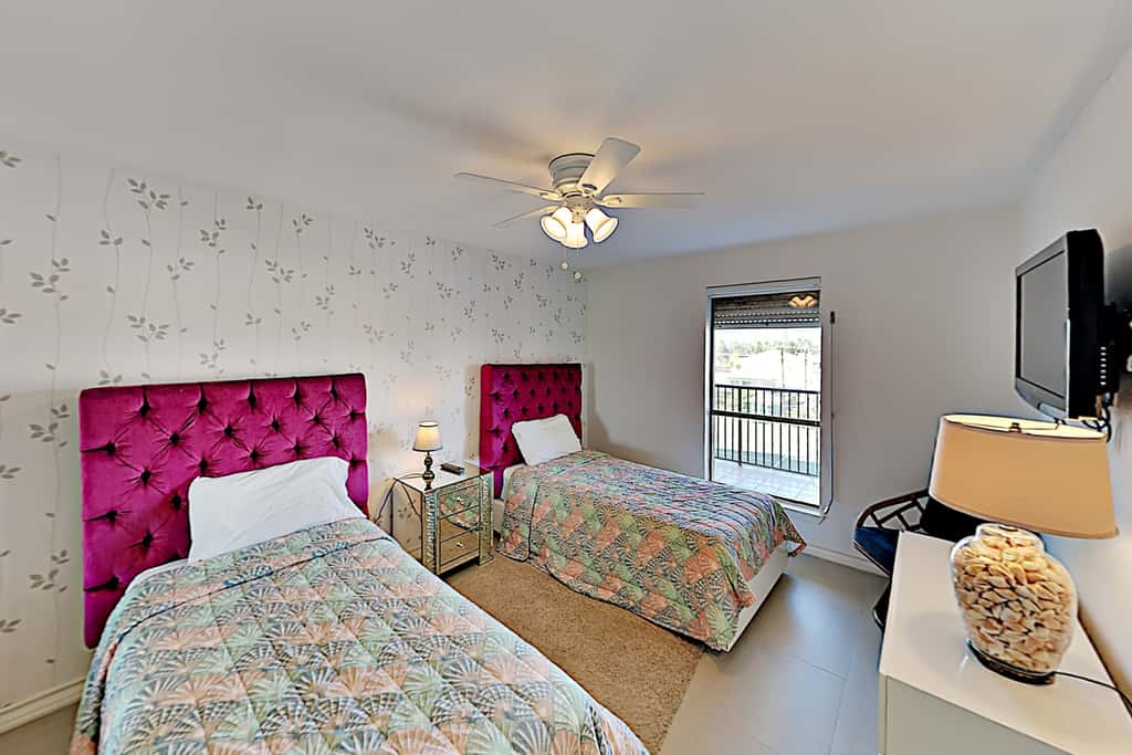 All-Suite Coastal Retreat: Suntide III - Unit 405
