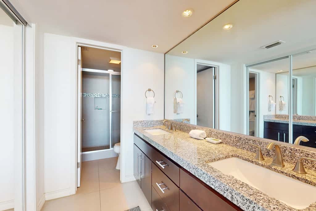 All-Suite Coastal Retreat: Suntide III - Unit 405