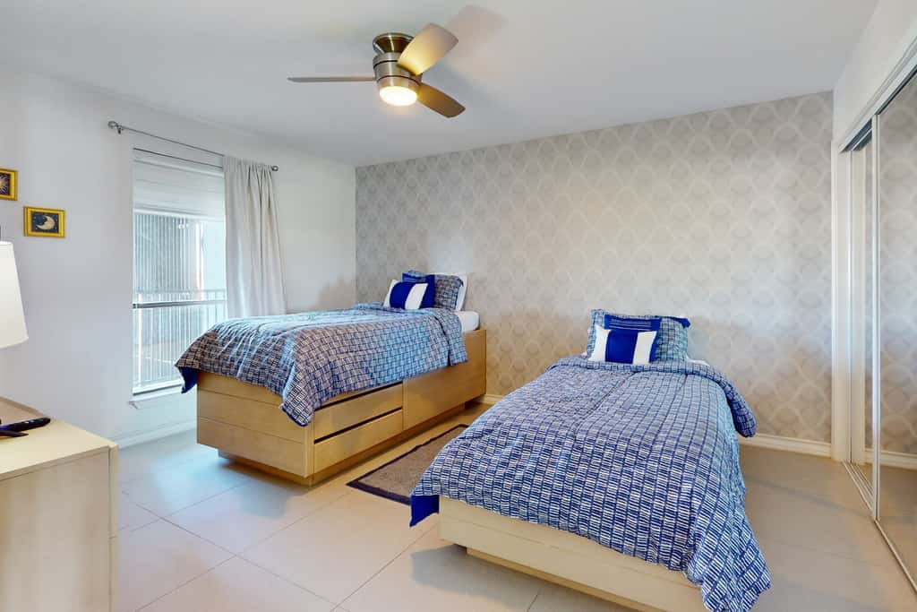 All-Suite Coastal Retreat: Suntide III - Unit 405