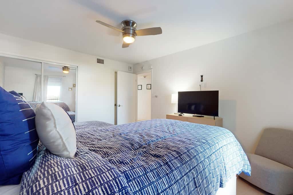All-Suite Coastal Retreat: Suntide III - Unit 405