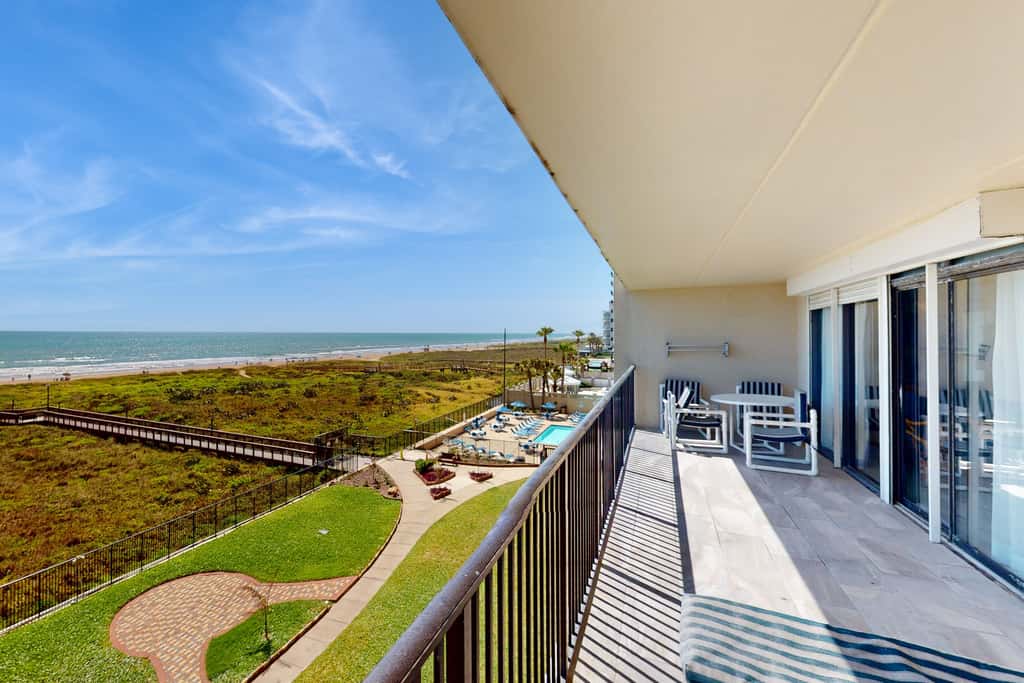 All-Suite Coastal Retreat: Suntide III - Unit 405