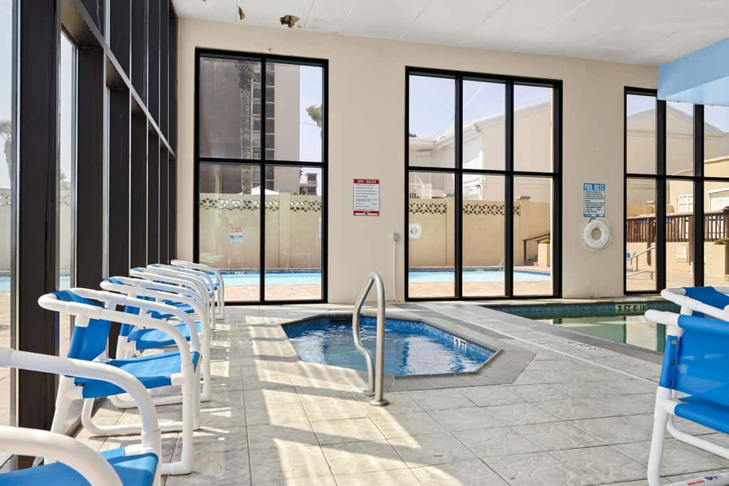 All-Suite Coastal Retreat: Suntide III - Unit 405