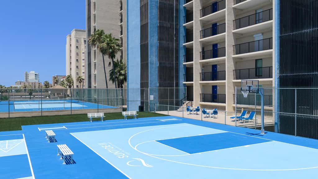 All-Suite Coastal Retreat: Suntide III - Unit 405