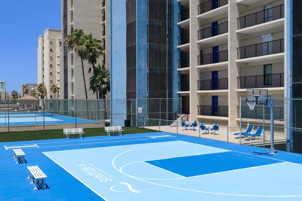 All-Suite Coastal Retreat: Suntide III - Unit 405