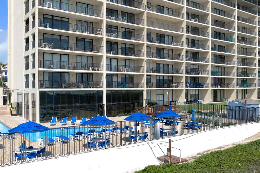 All-Suite Coastal Retreat: Suntide III - Unit 405